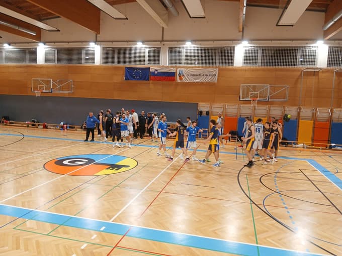 (FOTO) Mariborski košarkarski derbi: Izkušnje so premagale mladost