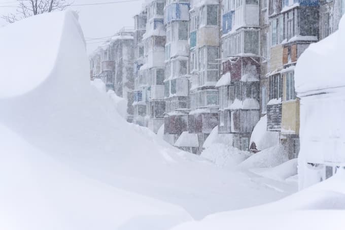 (FOTO in VIDEO) Rekordna količina snega na Kamčatki: Vozila zakopana pod snegom, poročajo tudi o umrlih
