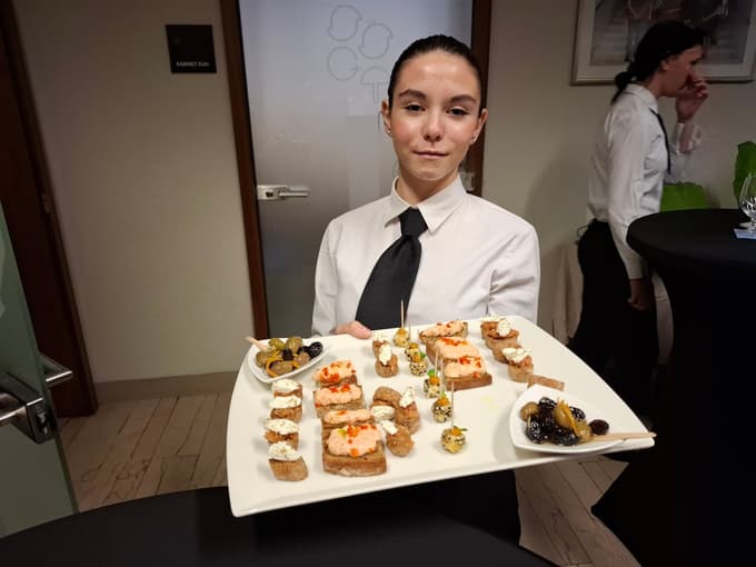 Sara Sarita Heržič si želi delati v kaki fini restavraciji, zato rada nabira izkušnje na šolskih dogodkih.