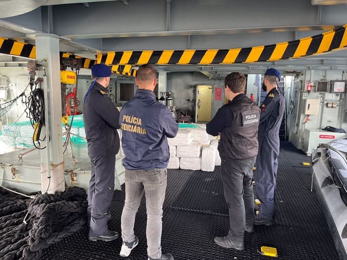 Zaseg kokaina, ki so ga našli na podmornici tihotapcev.