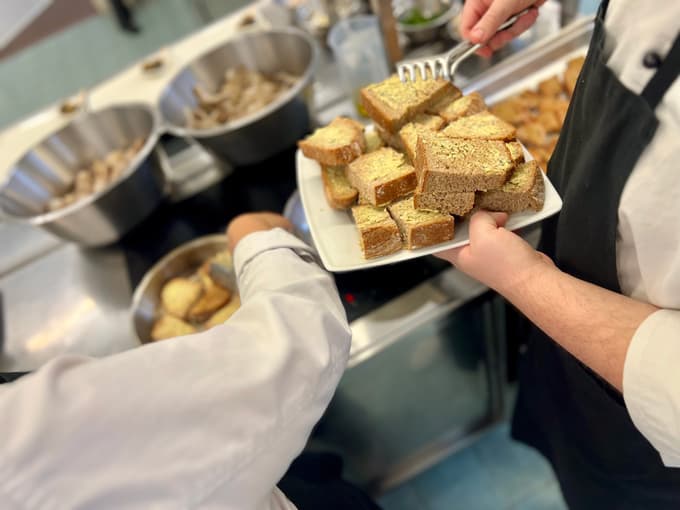 Na Kreti se hrana deli.