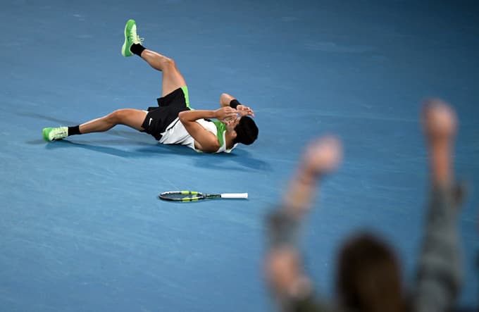 (FOTO) Alcaraz premagal Đokovića za prvo slavje v Melbournu, zdaj ima zmage na vseh turnirjih za grand slam
