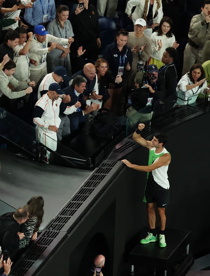 (FOTO) Alcaraz premagal Đokovića za prvo slavje v Melbournu, zdaj ima zmage na vseh turnirjih za grand slam