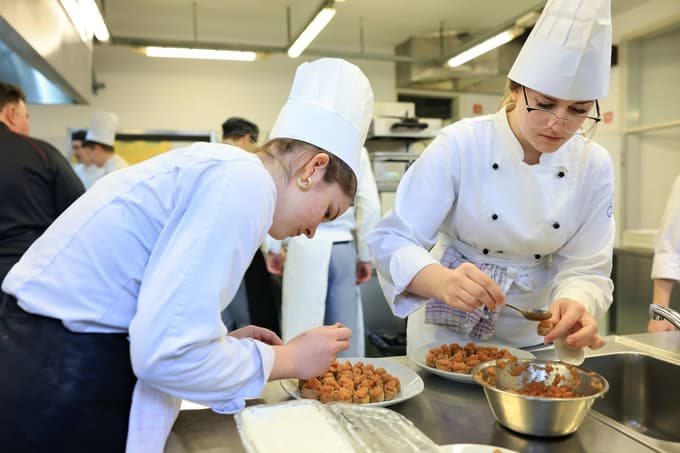 Za meze so primerne jedi v manjših enotah, nekakšen "finger food".