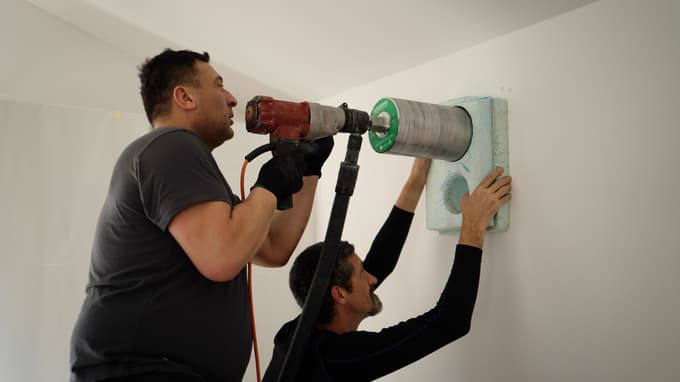 Vgradnja prezračevalnega sistema North se opravi v enem dnevu. Pred začetkom montaže se prostori zaščitijo, po končanem delu pa se vse temeljito pospravi.