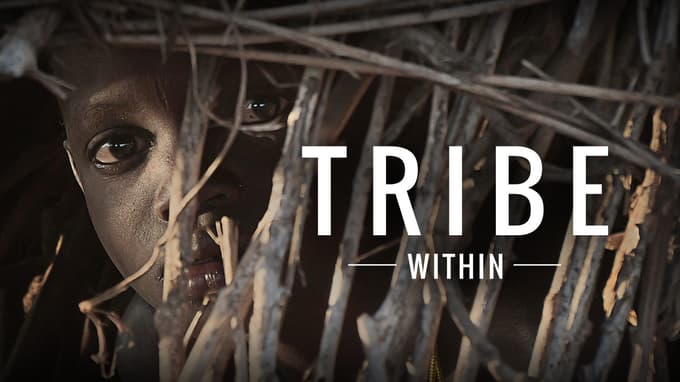 Film Vsi potrebujemo svoje pleme. Še vedno obstajajo kraji, kjer življenje narekujejo starodavna pravila. Filmarja sta se odpravila na zahtevno iskanje zadnjih afriških plemen, ki s svojo kulturo in tradicijami kljubujejo moderni civilizaciji.