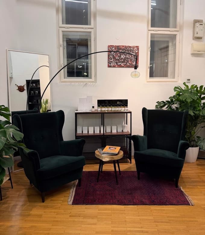 Parfum je bil vedno mišljen kot tihi dodatek, s katerim podčrtaš svoj stil