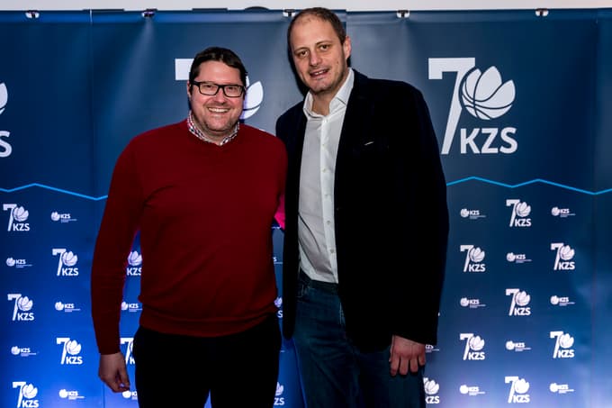 Marko Macura in Radoslav Nesterović. Macura je že dalj časa zdravnik slovenske košarkarske reprezentance.