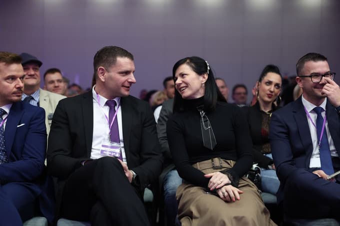 (30 AKTUALNIH VPRAŠANJ) Resnica: Vsak posameznik ima pravico do spolne usmerjenosti, a to ne sodi na ceste