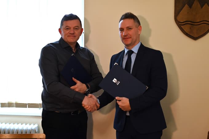 Občina Ormož podpisala milijonsko pogodbo s Cestnim podjetjem Ptuj.