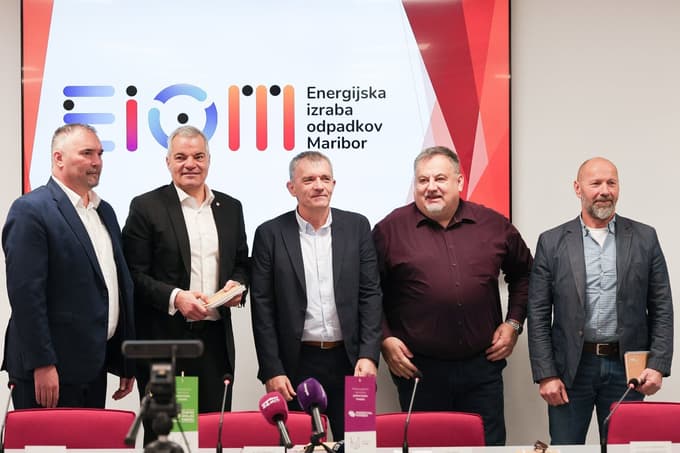 Projekt Energijske izraba odpadkov Maribor so februarja predstavili (od leve) direktor Javnega holdinga Maribor Andrej Rihter, župan Saša Arsenovič, direktor Snage in EIOM-a Vito Martinčič, direktor Energetike Jože Hebar in vodja laboratorija za zgorevanje in okoljsko inženirstvo na Fakulteti za strojništvo UM Niko Samec