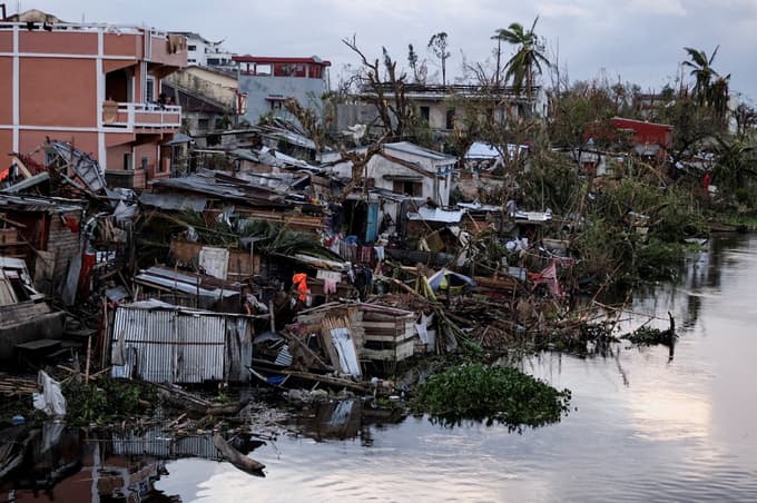 (FOTO) V silovitem neurju na Madagaskarju umrlo najmanj 31 ljudi, veter je pustošil s sunki do 250 kilometrov na uro