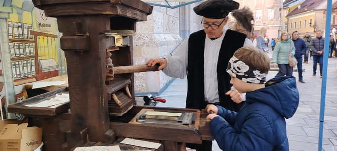 Zdravljica je bila na praznik natisnjena v stotinah izvodih.