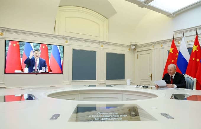Predsednika Rusije in Kitajske Vladimir Putin in Xi Jinping med videokonferenco.