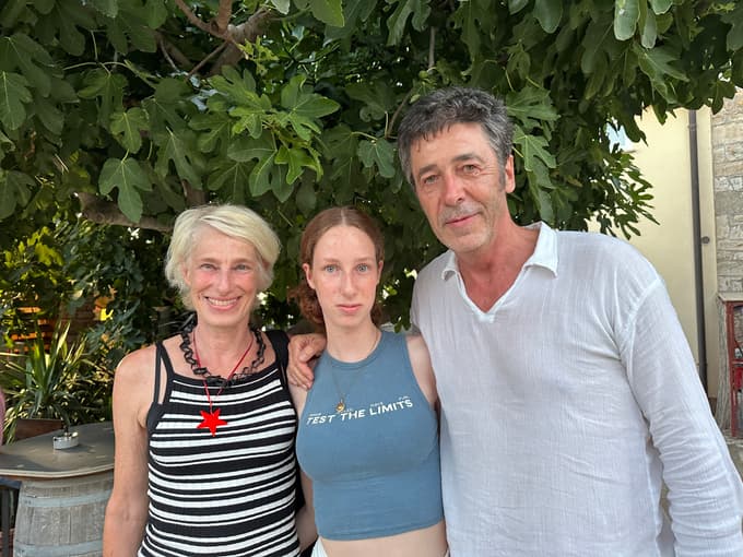 Tesno povezana trojica. Mateja Panter, hči Gaja in Franci Kek.