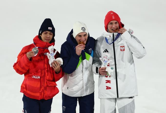 (FOTO) Zlato! Domen Prevc je olimpijski prvak