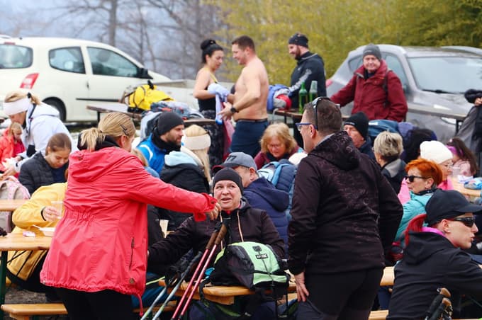 Pohod solidarnosti Na noge! znova povezuje generacije in pomaga družini v stiski