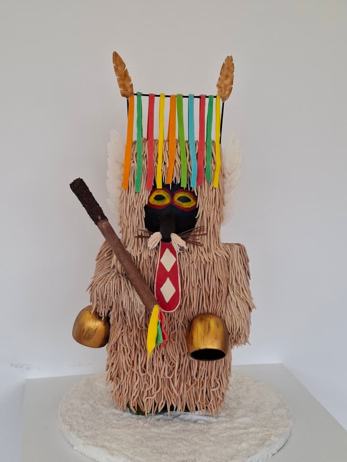 Čokoladni kurent iz 10 kilogramov čokolade in 20 ur potrpežljivega dela. Največji izziv? Peresa in zvonci