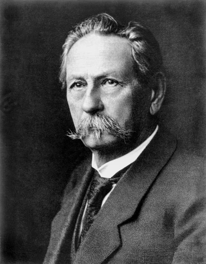 Karl Benz (25. november 1844–4. april 1929), pionir mobilnosti in izumitelj avtomobila