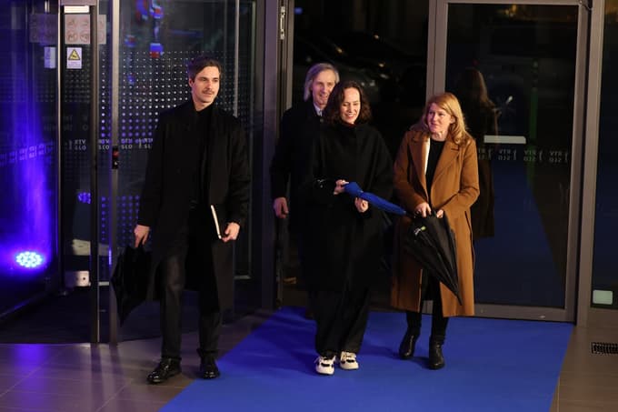 (30 AKTUALNIH VPRAŠANJ) Vesna: "Ne za vojsko, ampak za samooskrbo in zaščito kritične infrastrukture"