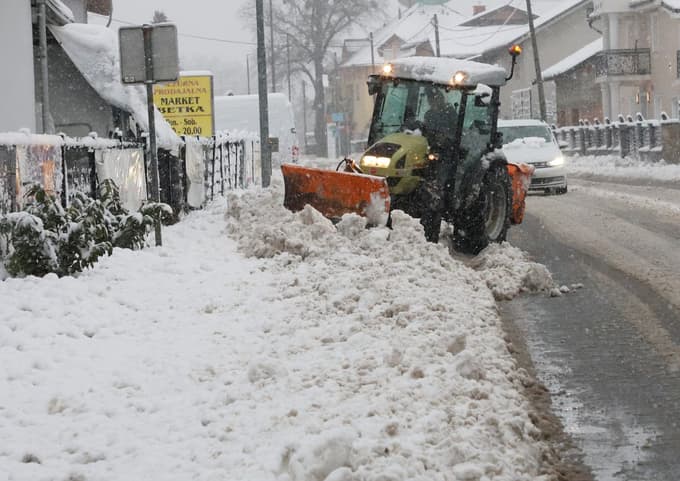 (FOTO) Maribor: Brez elektrike 35.000 odjemalcev, motena oskrba z vodo, težave z javno kanalizacijo