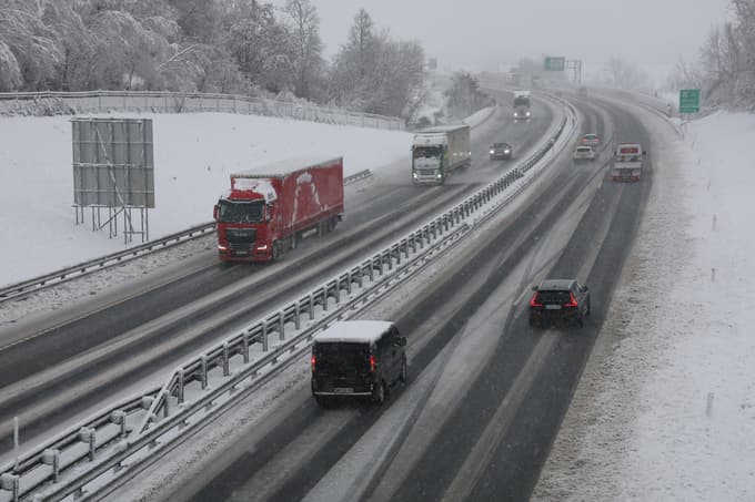 (FOTO) Maribor: Brez elektrike 35.000 odjemalcev, motena oskrba z vodo, težave z javno kanalizacijo