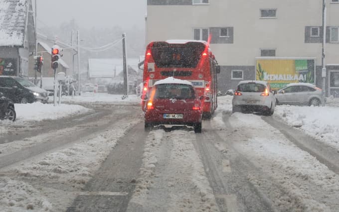 (FOTO) Maribor: Brez elektrike 35.000 odjemalcev, motena oskrba z vodo, težave z javno kanalizacijo