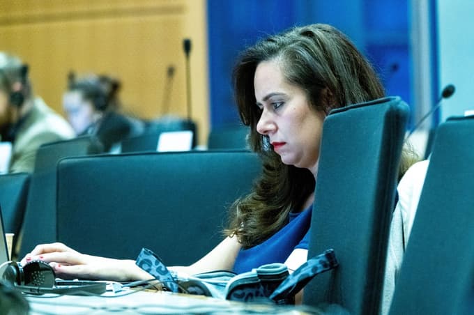 Kljub skromnim začetkom ji je uspelo diplomirati na elitni šoli École Nationale d'Administration (ENA), isti instituciji, ki jo je obiskoval tudi predsednik Emmanuel Macron.