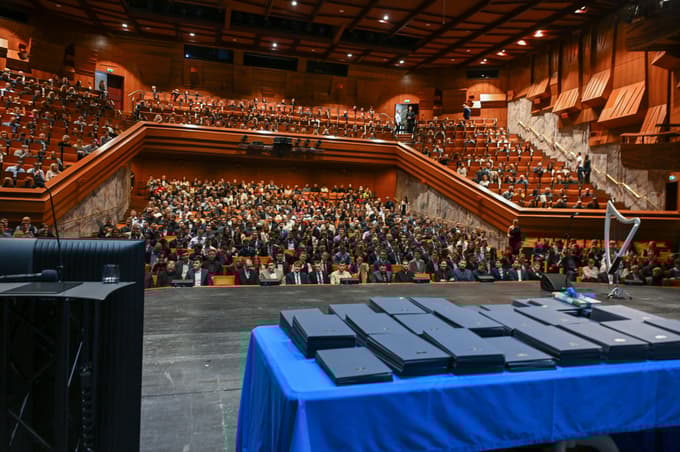 (FOTO) 235 novih inženirskih zvezd zasijalo v Mariboru: "Ko boste v dvomu, se spomnite na inženirsko super moč"