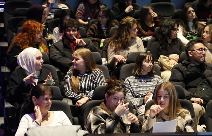 (FOTO) Od kod prihaja največ tujih študentov študirat na Univerzo v Mariboru? Katere fakultete so najbolj privlačne?