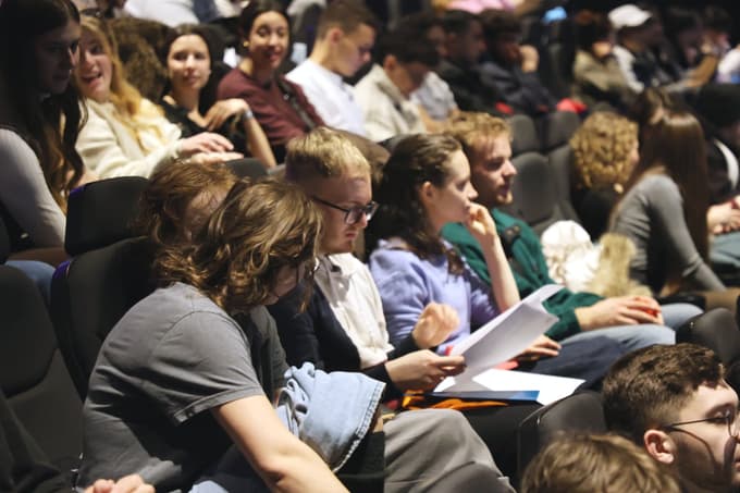 (FOTO) Od kod prihaja največ tujih študentov študirat na Univerzo v Mariboru? Katere fakultete so najbolj privlačne?