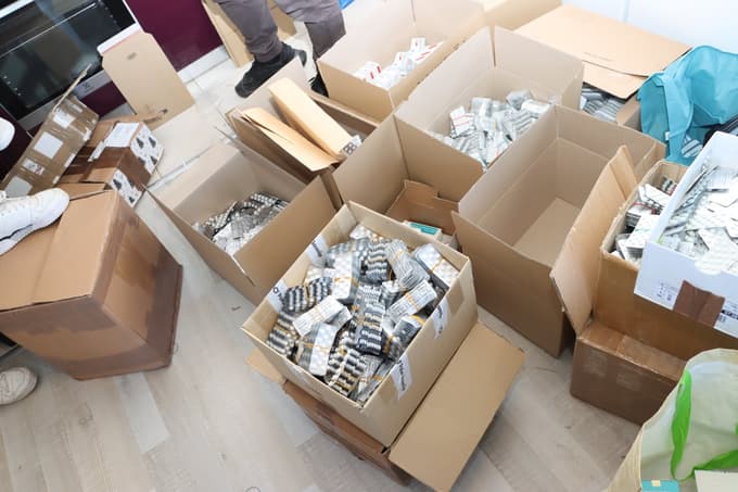 (FOTO in VIDEO) Policista izdajala tajne podatke mamilarski tolpi, ki je iz Maribora oskrbovala kupce iz 27 držav