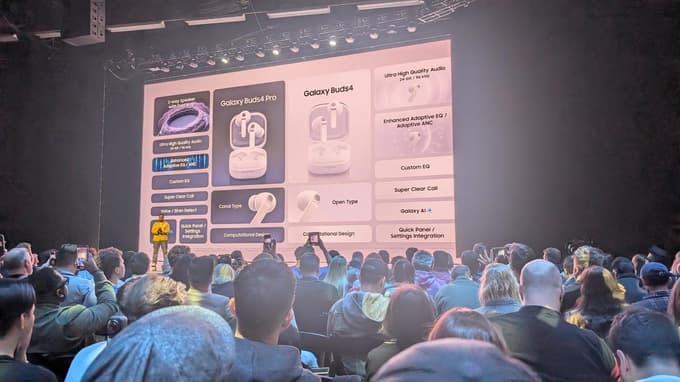 Galaxy Buds4 z zvočnimi inovacijami in inteligentnimi prilagodljivimi kontrolami