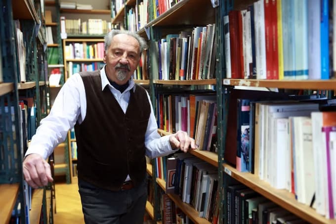 "V Kosovelovih tekstih je kopica do zdaj nepojasnjenih zapisov, povezanih z moderno fiziko, v katerih se je skliceval na Einsteina, na pojem gravitacije, na čas prostor, govoril je o praznem prostoru, omenjal gibljivo filozofijo ..."