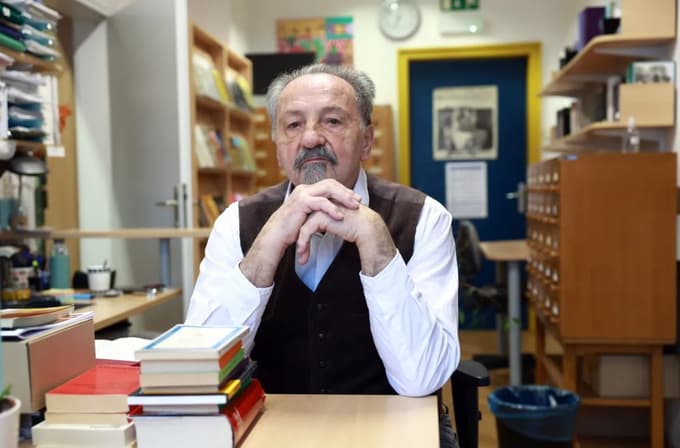 Dr. Janez Vrečko je samo o Kosovelu doslej izdal tri knjige, zadnjo z naslovom Čas ≡ prostor: ob stoti obletnici smrti Srečka Kosovela.