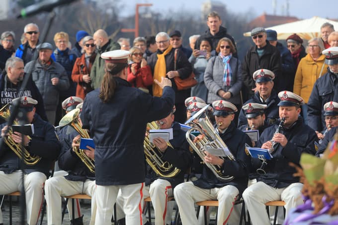 (FOTO) Maribor se pripravlja na rez Najstarejše trte na svetu