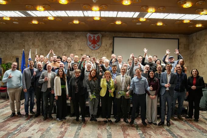 (30 AKTUALNIH VPRAŠANJ) Vesna: "Ne za vojsko, ampak za samooskrbo in zaščito kritične infrastrukture"