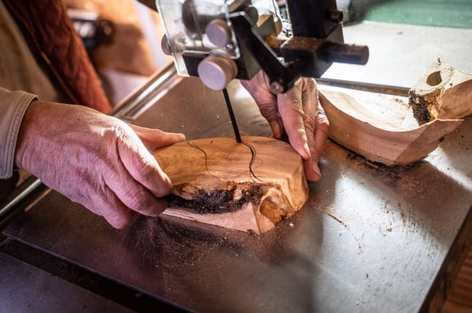 Z električnim orodjem je posebno previden.