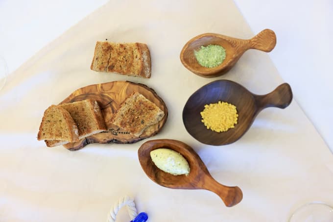 Njegove izdelke uporabljajo tudi na šolskih prireditvah.