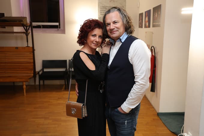 V duhoviti predstavi, polni dramatičnih, muhastih zapletov sta uživala Sabina Podkrižnik, namestnica direktorice Področja prodaje in razvoja pri Pošti Slovenije, in Klaus Berger.