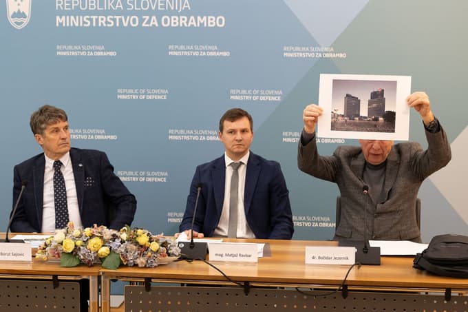 (FOTO) Pred 35. obletnico: Izbrana rešitev za spomenik slovenske osamosvojitve na Trgu republike pred parlamentom