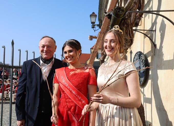 Stane Kocutar in vinska kraljica Maribora in vinska kraljica Slovenije 