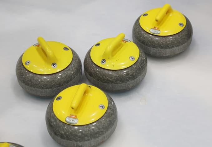 Kamen tehta 20 kilogramov.