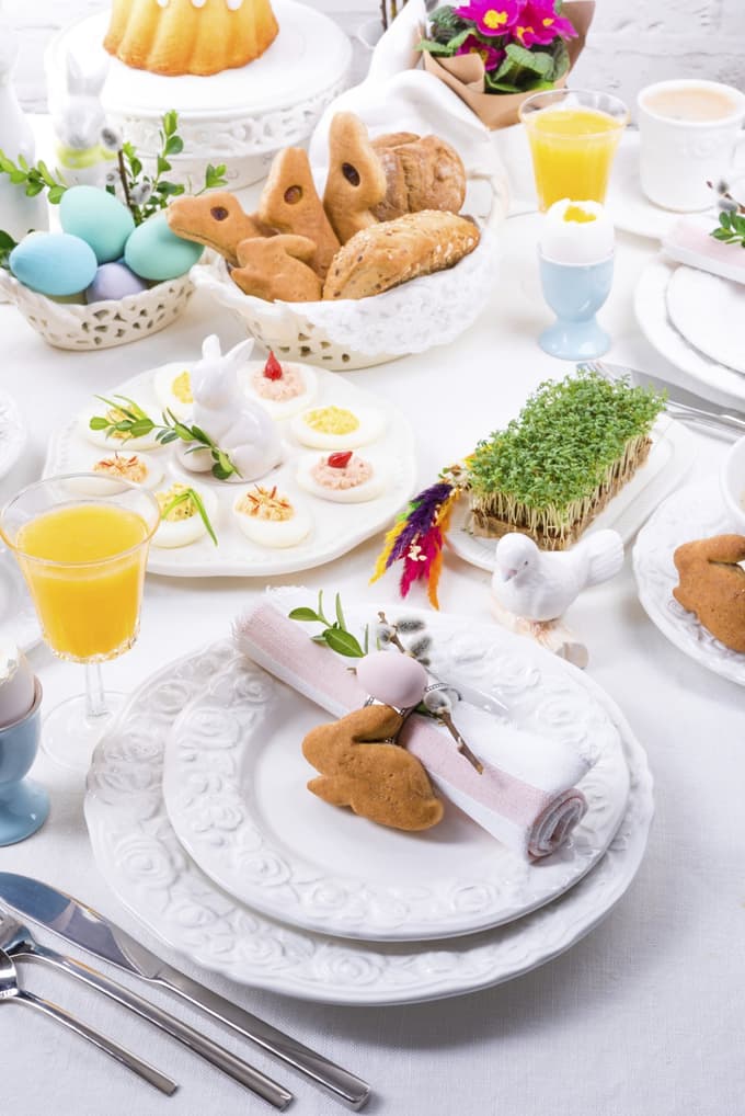 Zajtrk z novo svežino: Kako z malimi spremembami popestriti velikonočno jutro