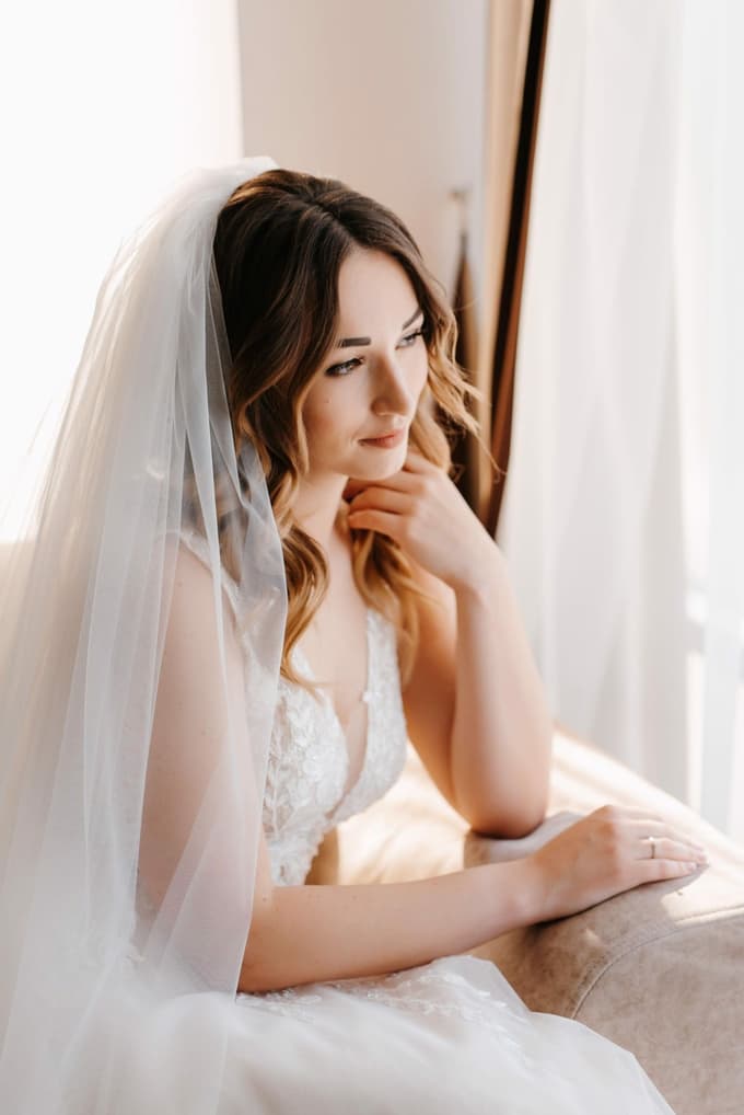 Nekatere so za kratke obleke: Kakšne poročne trende prinaša leto 2026?