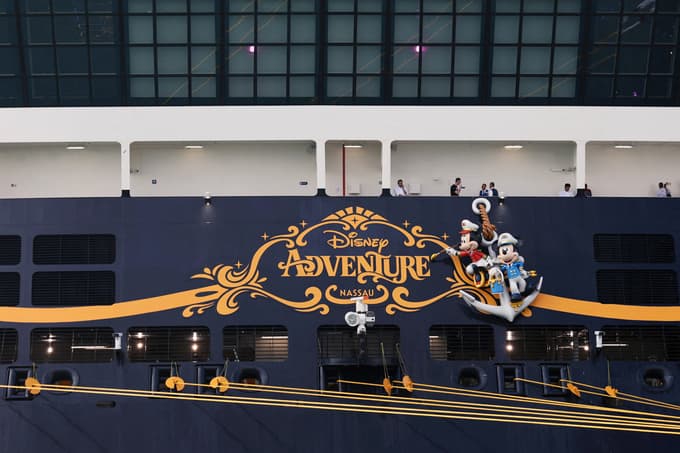 (FOTO) Pokukajte na krov največje Disneyjeve ladje, ki prinaša noro atrakcijo