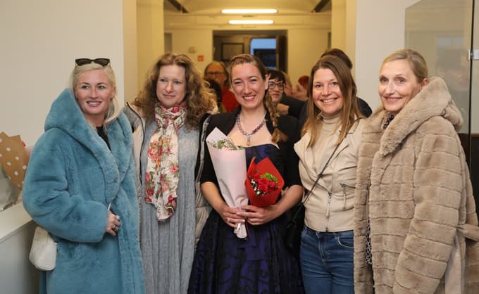 Maja Lampelj, Martina Kositer, Maja Modrinjak, Špela Valadžija in direktorica Muzeja NO Simona Tripkovič