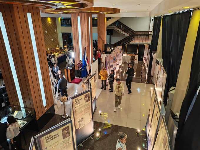 Razstava o Almi M. Karlin na Filipinih.