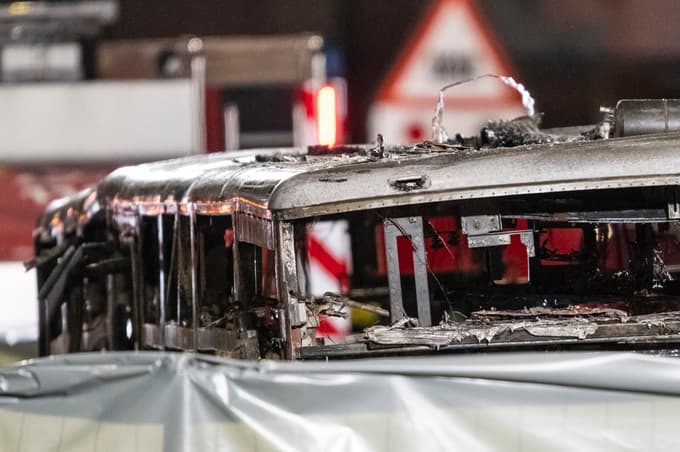 (FOTO in VIDEO) V požaru mestnega avtobusa šest mrtvih in pet poškodovanih