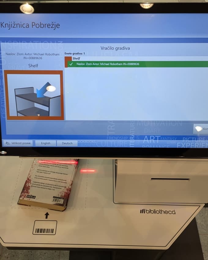 (FOTO) Kako si lahko bralci po novem izposodijo knjige v Knjižnici Pobrežje?